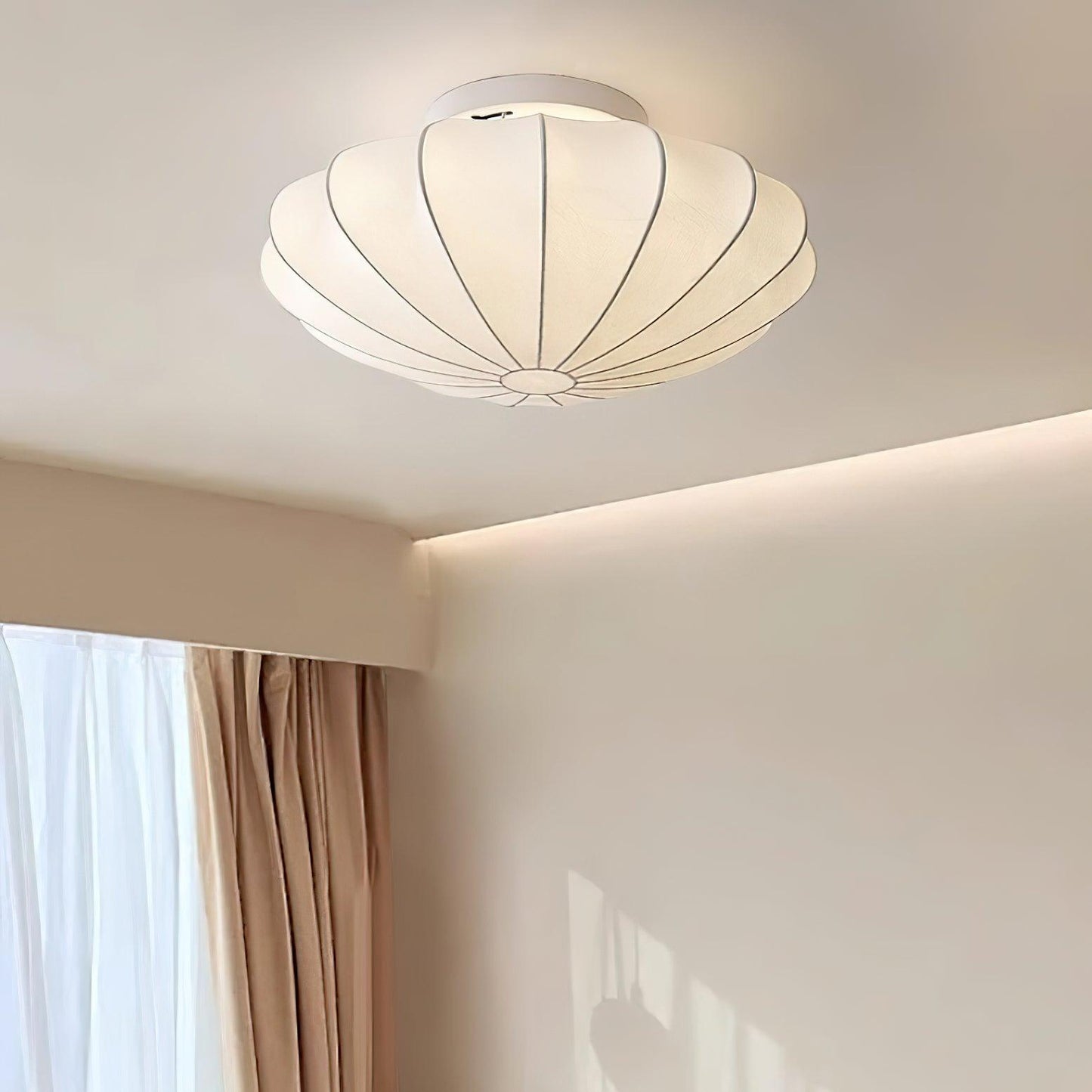 Plafonnier design minimaliste forme coquillage blanc