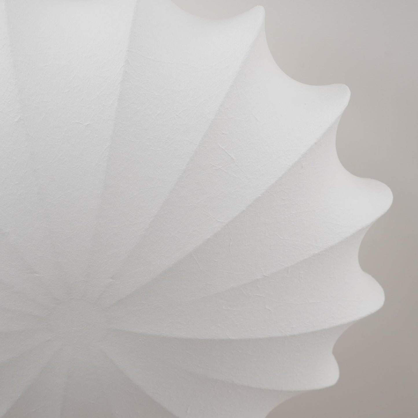 Plafonnier design minimaliste forme coquillage blanc