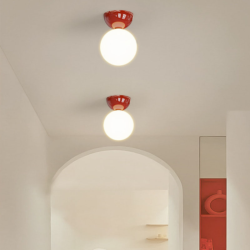 Suspension boule verre rouge design scandinave moderne