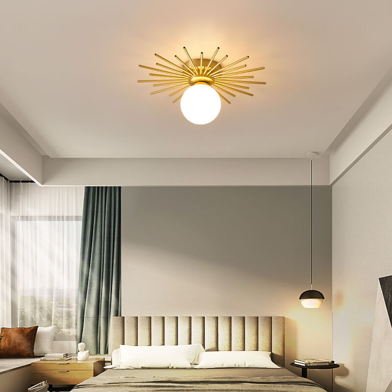 Suspension soleil dorée design avec globe en verre