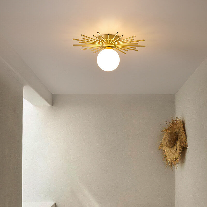 Suspension soleil dorée design avec globe en verre