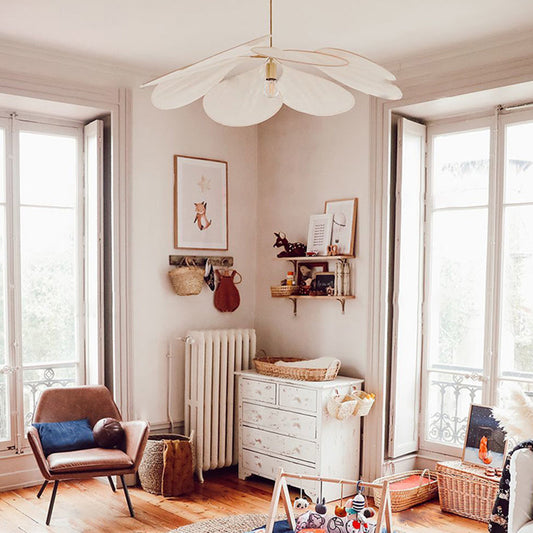 Suspension pétales design moderne en tissu blanc