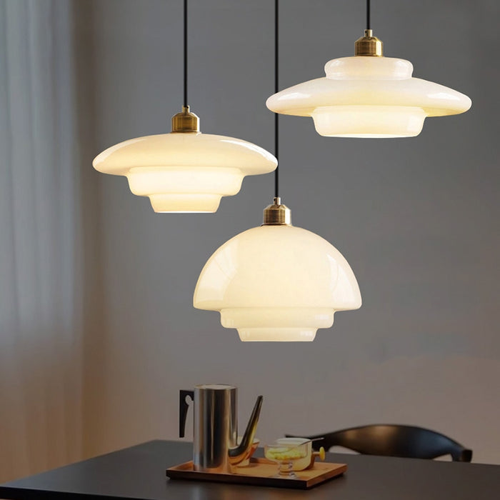 Suspension vintage verre blanc laiteux et laiton