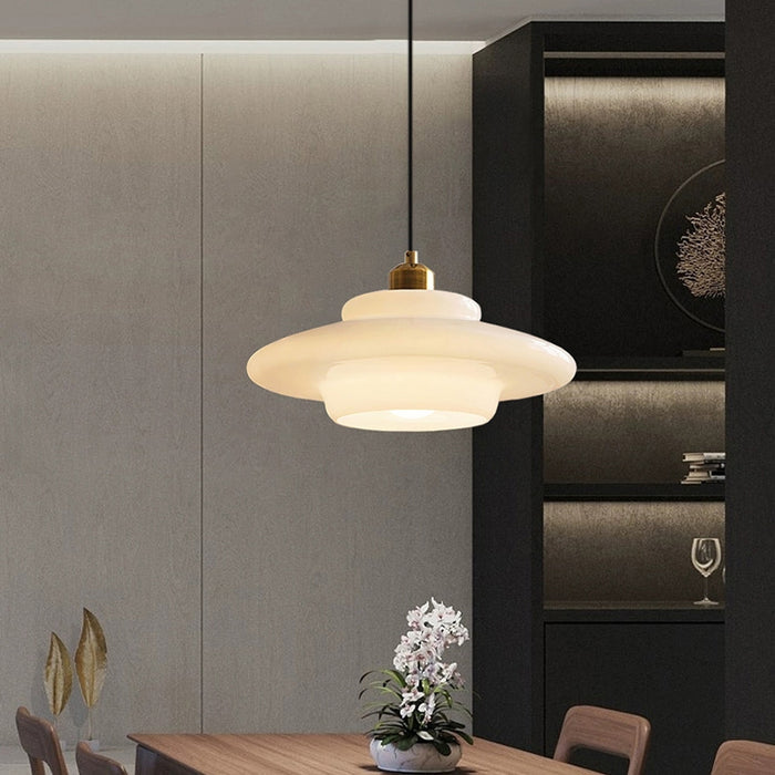 Suspension vintage verre blanc laiteux et laiton