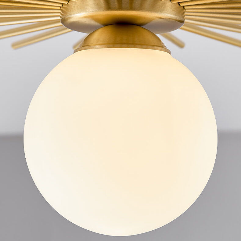 Suspension soleil dorée design avec globe en verre