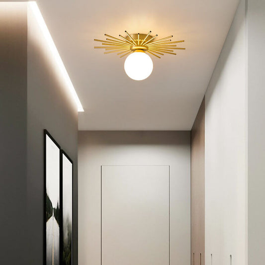 Suspension soleil dorée design avec globe en verre