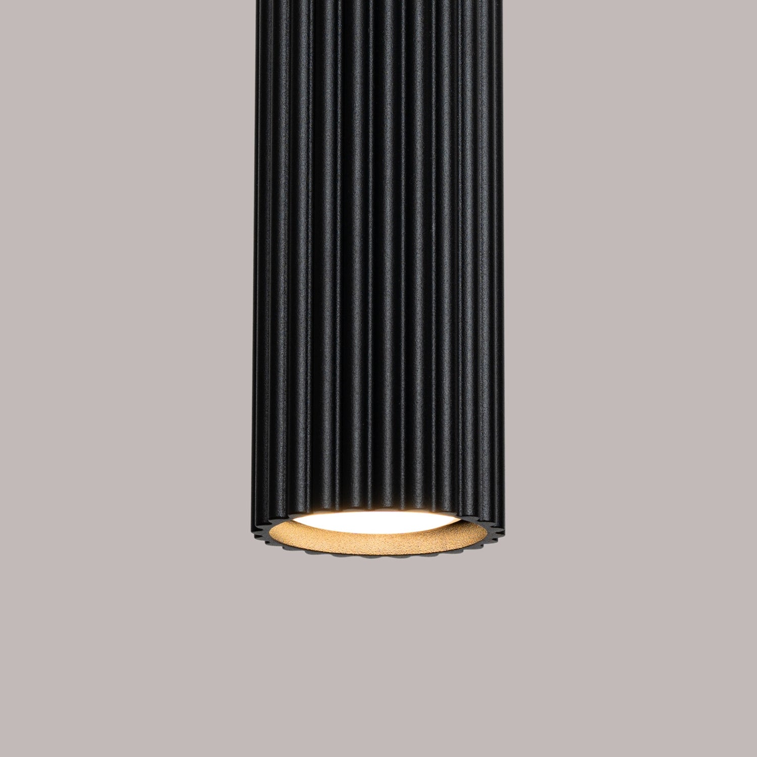 KARBON — suspension cylindrique noire en aluminium