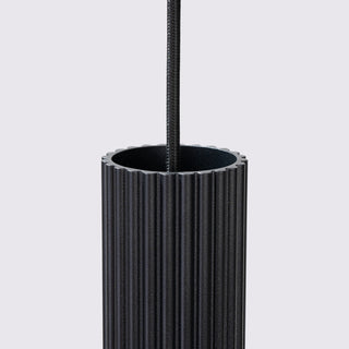 KARBON — suspension cylindrique noire en aluminium