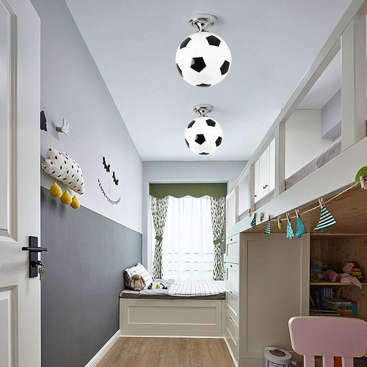 Suspension design ballon de football en verre moderne