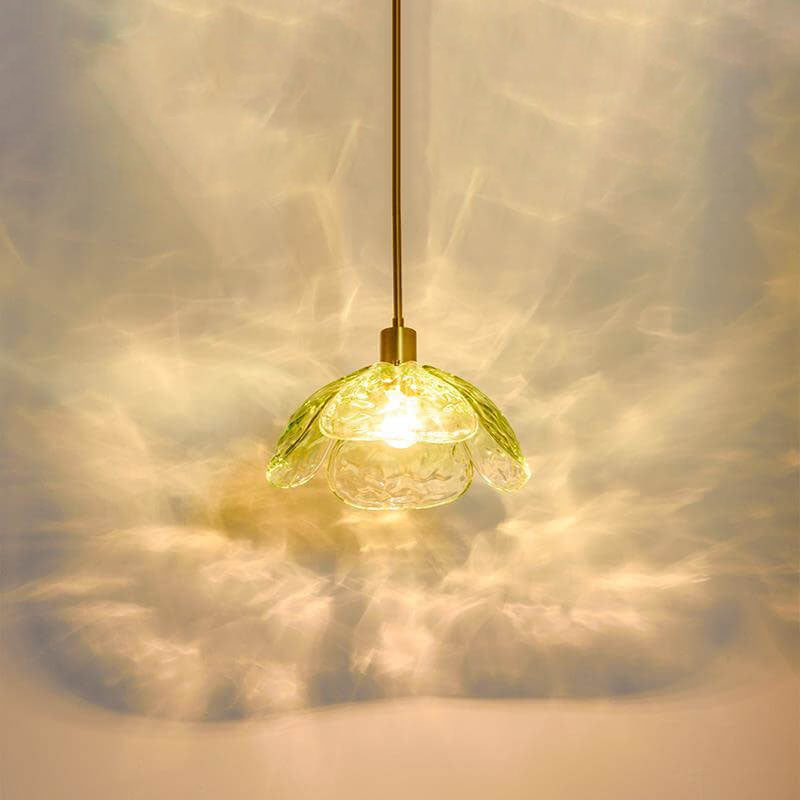 Suspension moderne en verre floral avec finition dorée