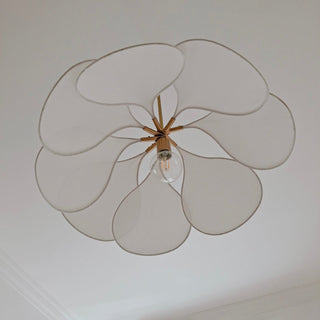 Suspension pétales design moderne en tissu blanc