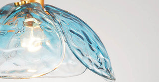 Suspension moderne en verre floral avec finition dorée
