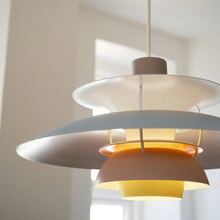 Suspension design scandinave multicouches métal coloré