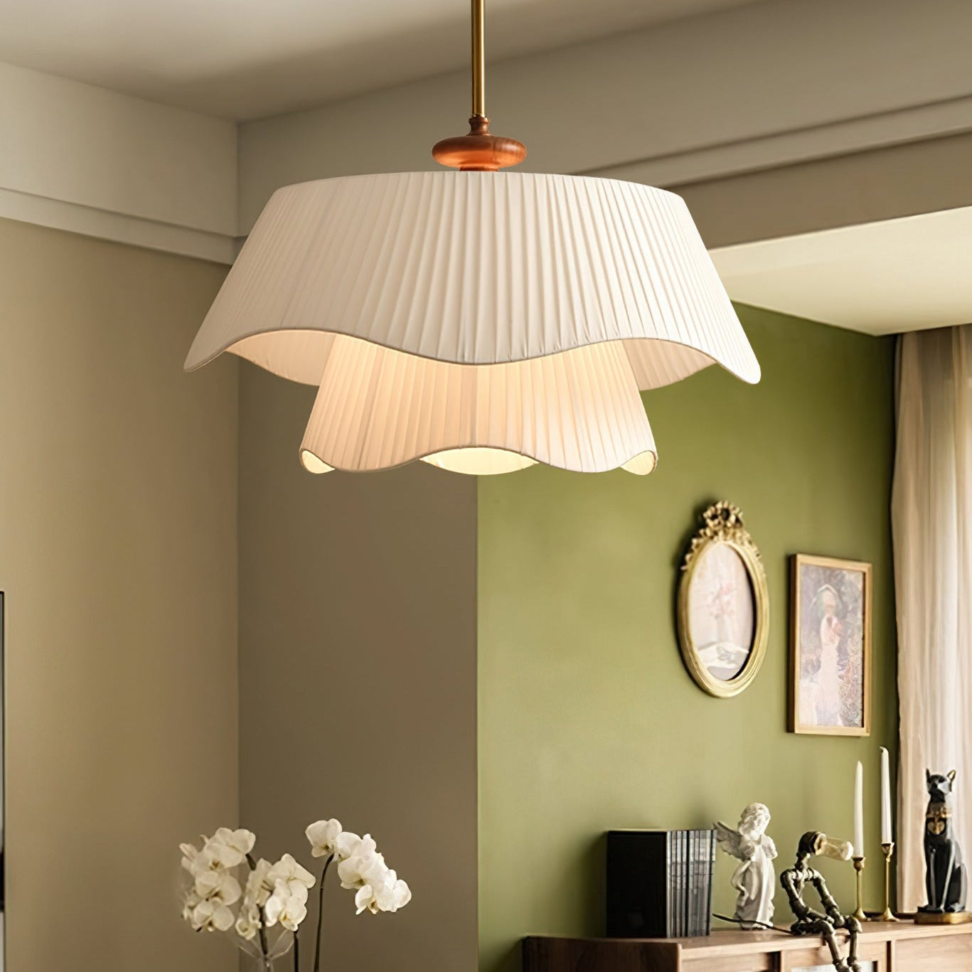 Suspension vintage dorée plissée en métal et tissu