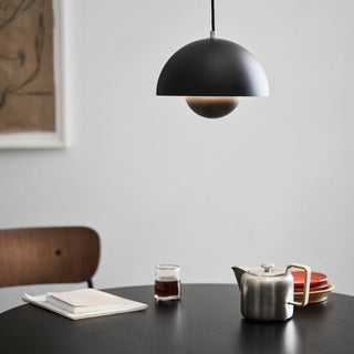 Suspension design demi-sphère métal contemporaine