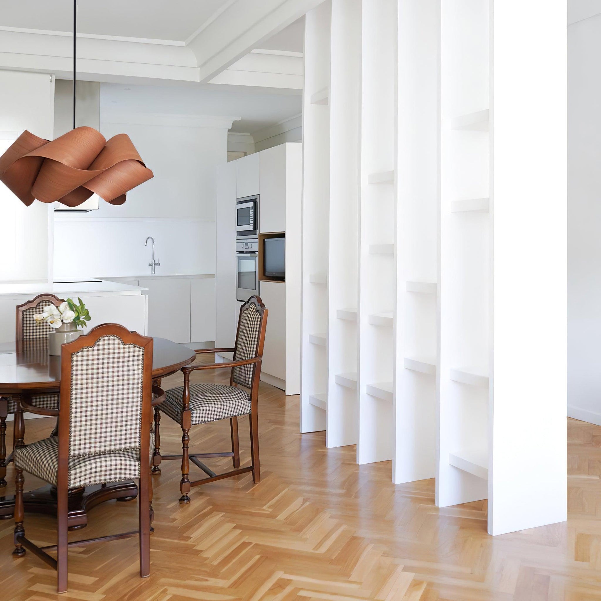 Suspension design moderne en bois naturel torsadé