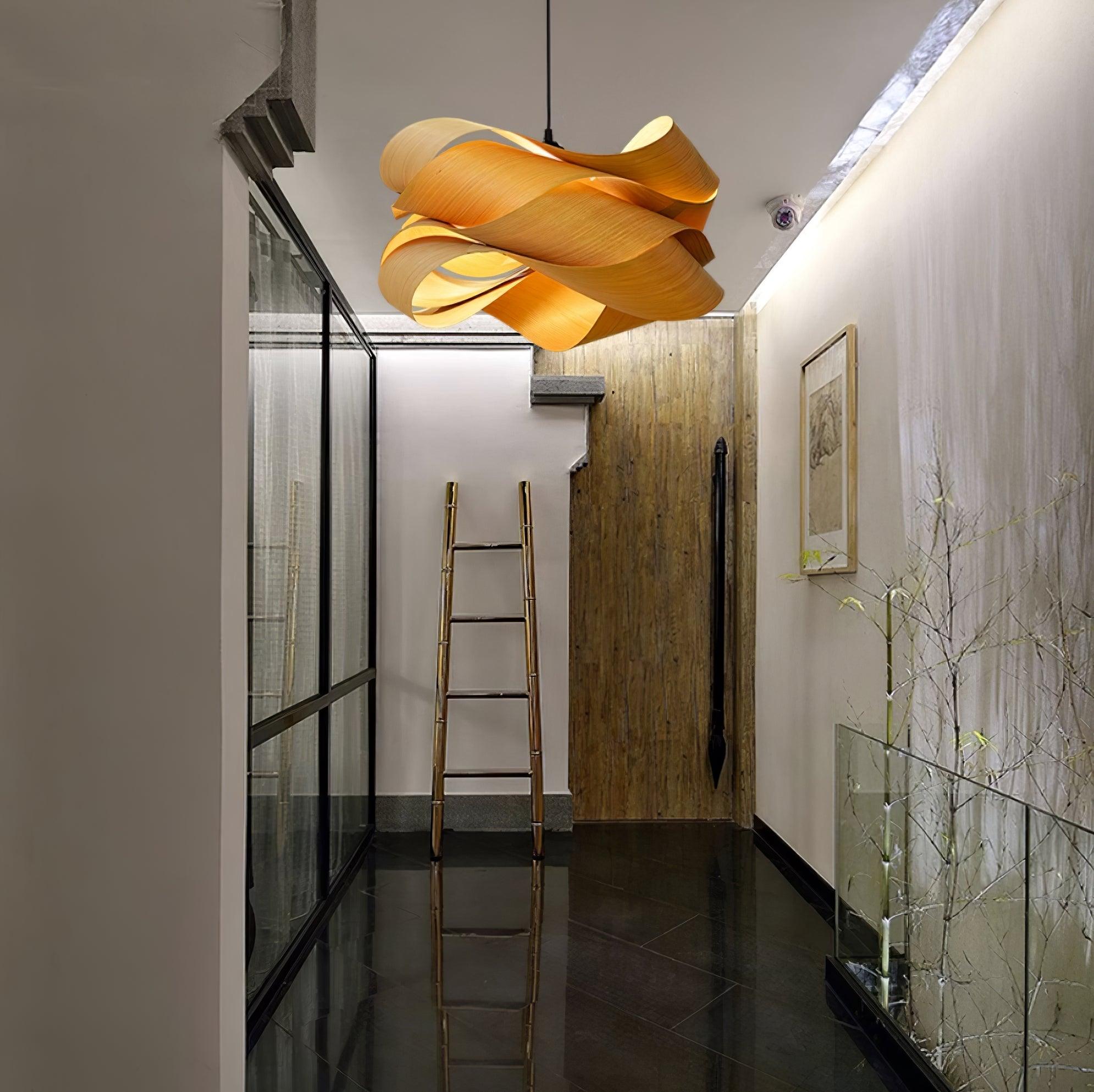 Suspension design moderne en bois naturel torsadé