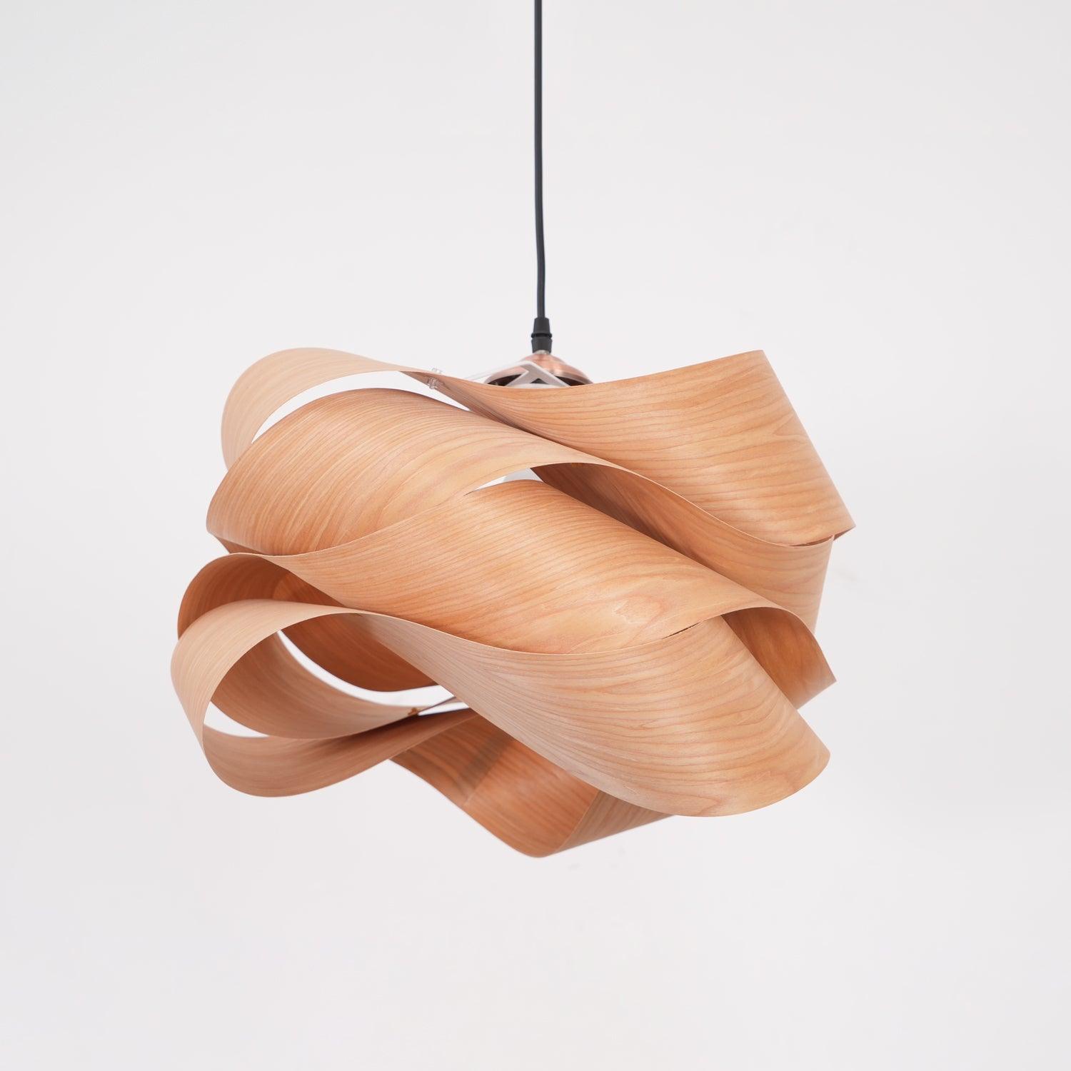 Suspension design moderne en bois naturel torsadé