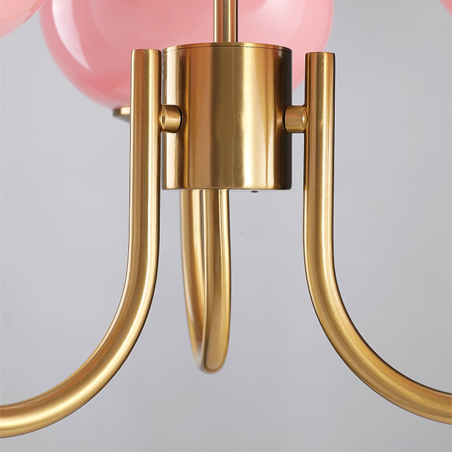 Suspension design dorée globes en verre rose