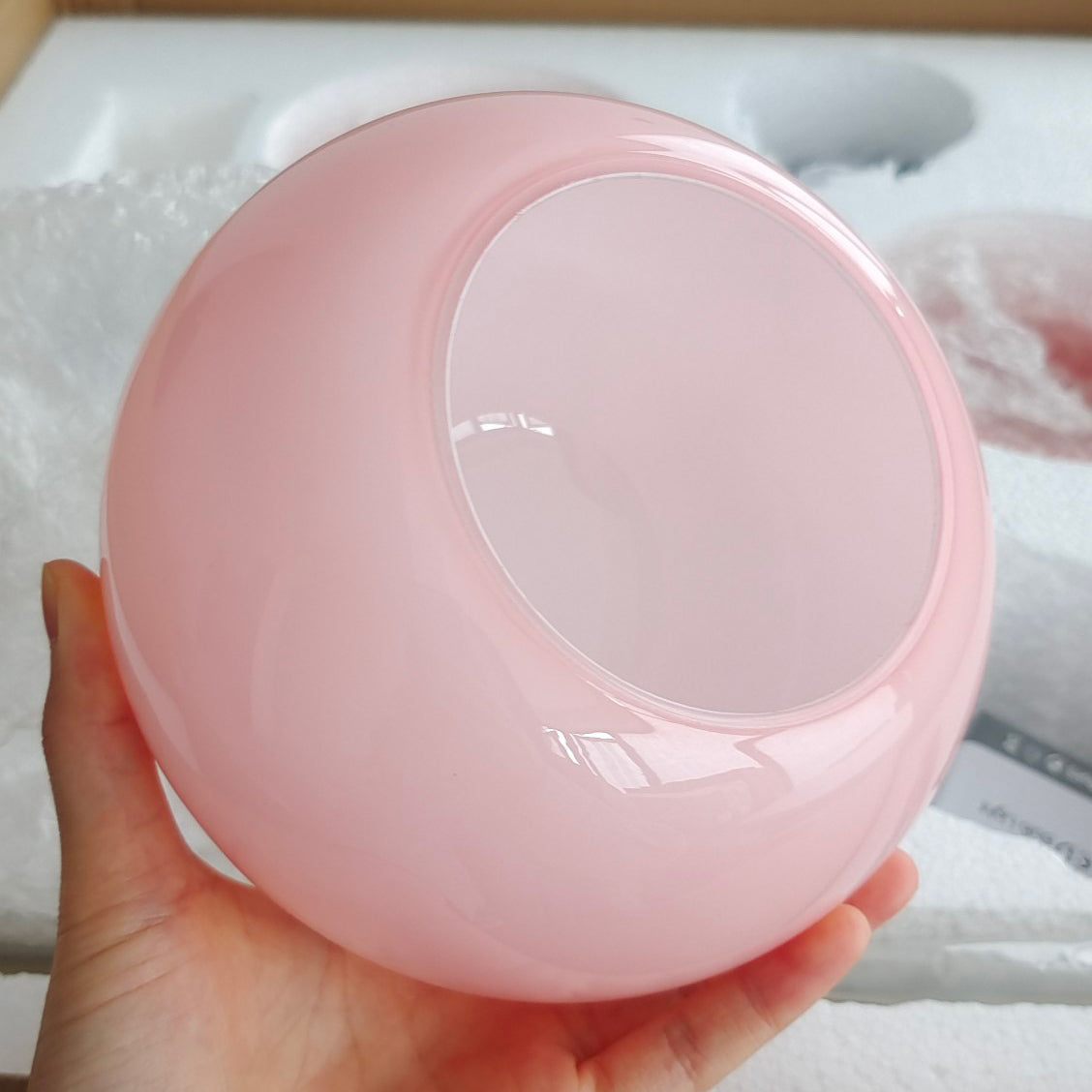 Suspension design dorée globes en verre rose