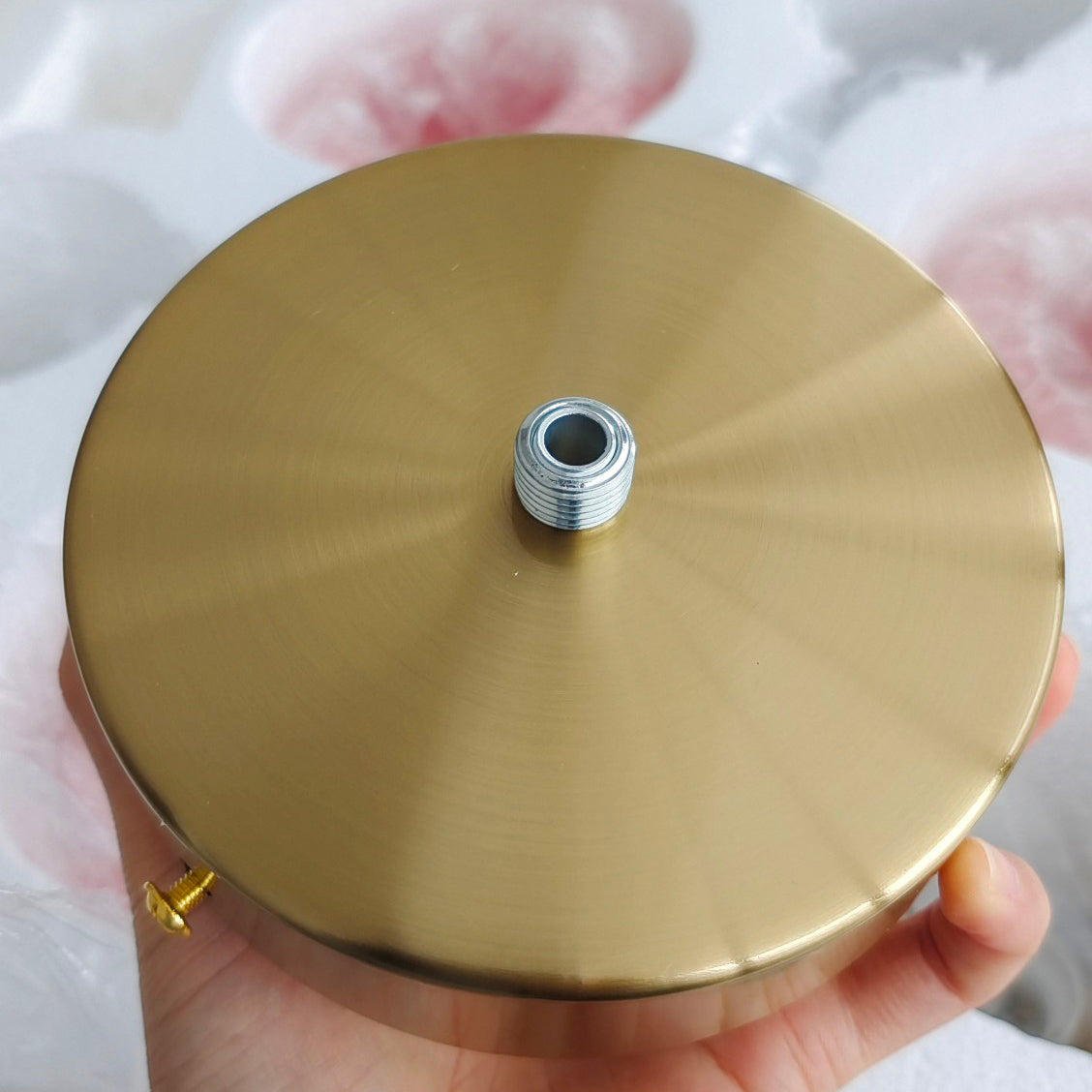 Suspension design dorée globes en verre rose