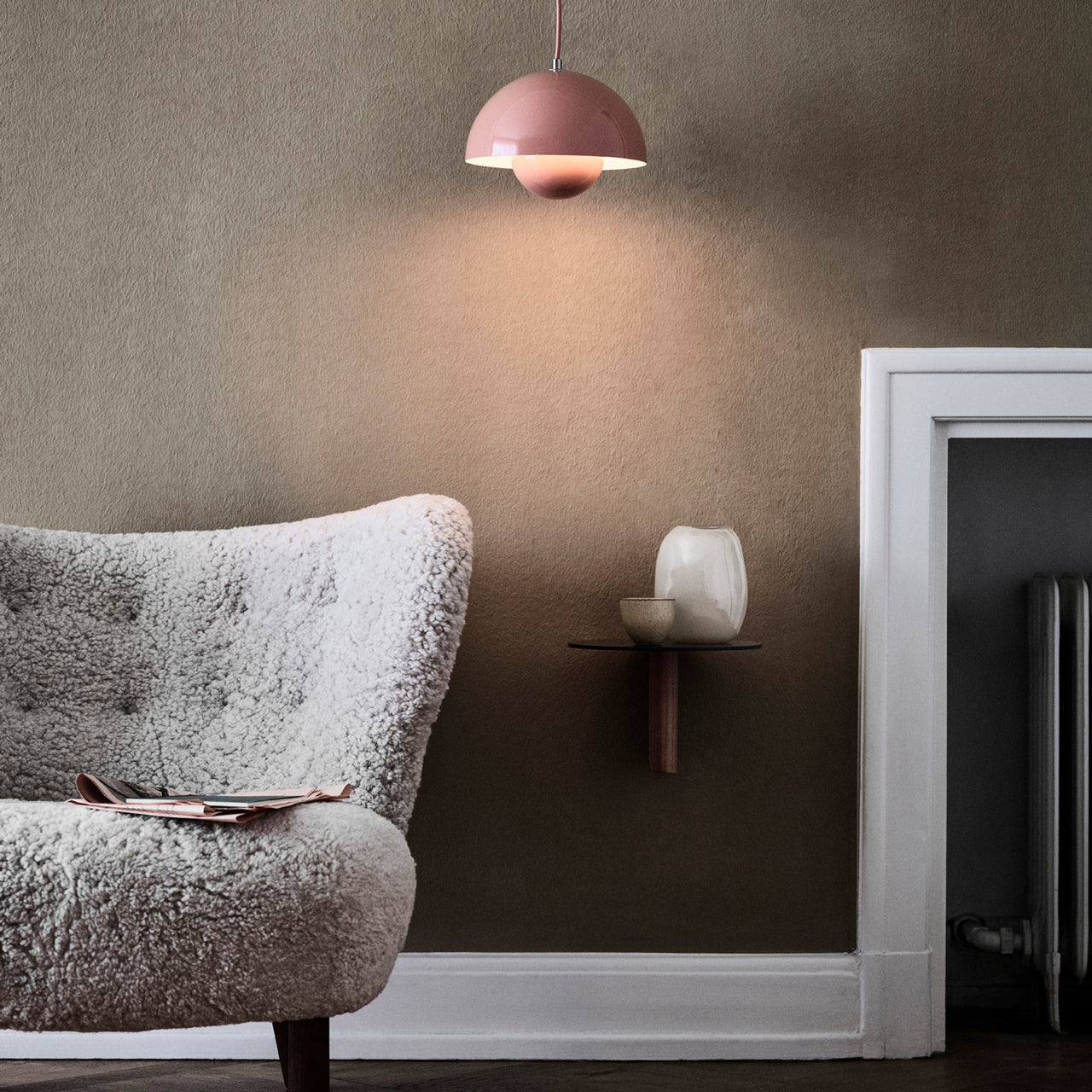 Suspension design demi-sphère métal contemporaine