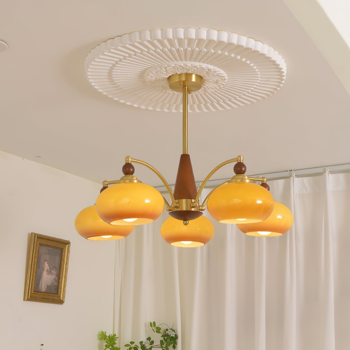Suspension vintage dorée à globes jaunes multiples