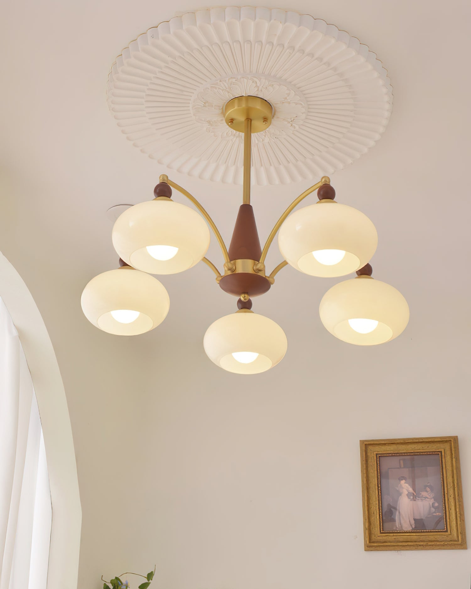 Suspension vintage dorée à globes jaunes multiples