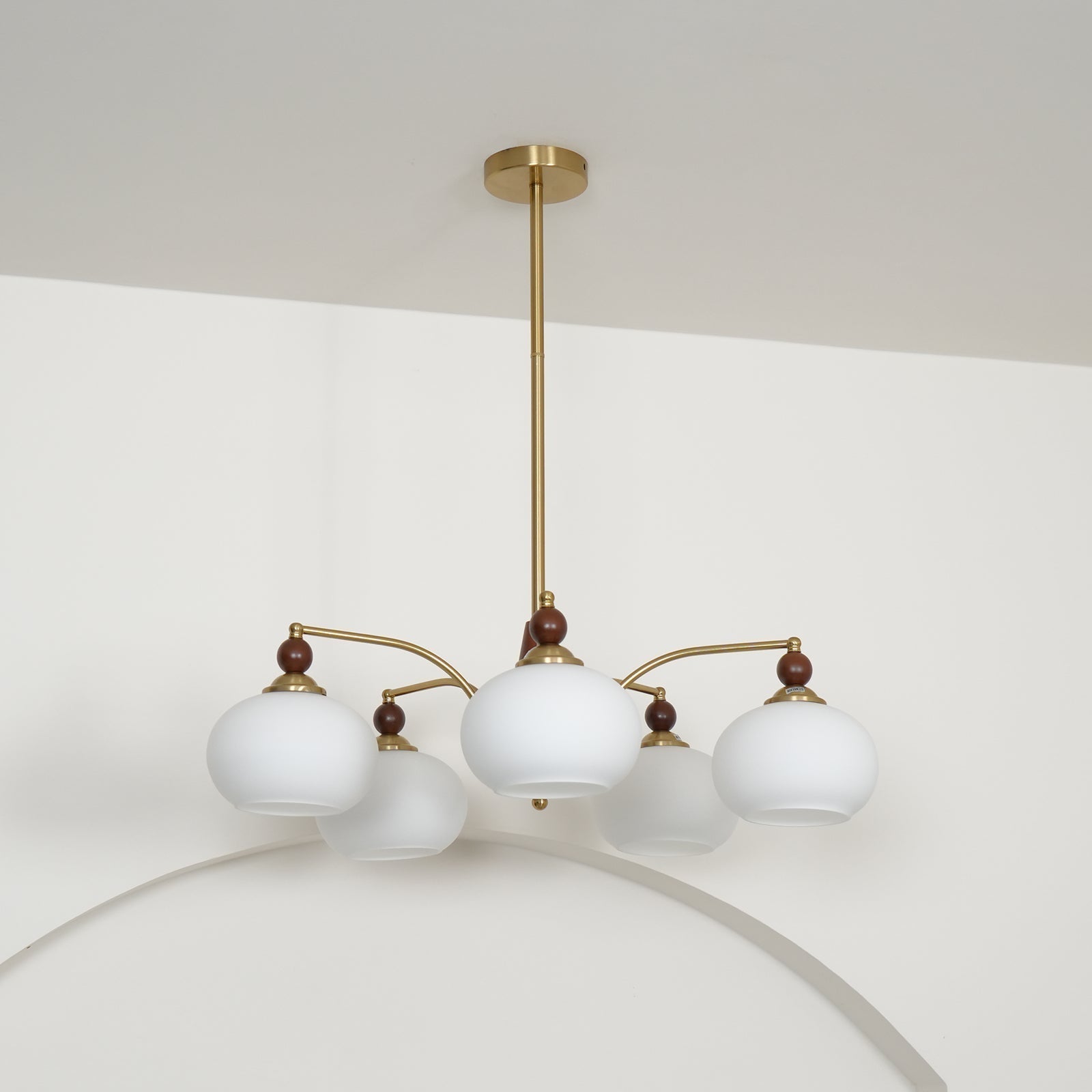 Suspension vintage dorée à globes jaunes multiples
