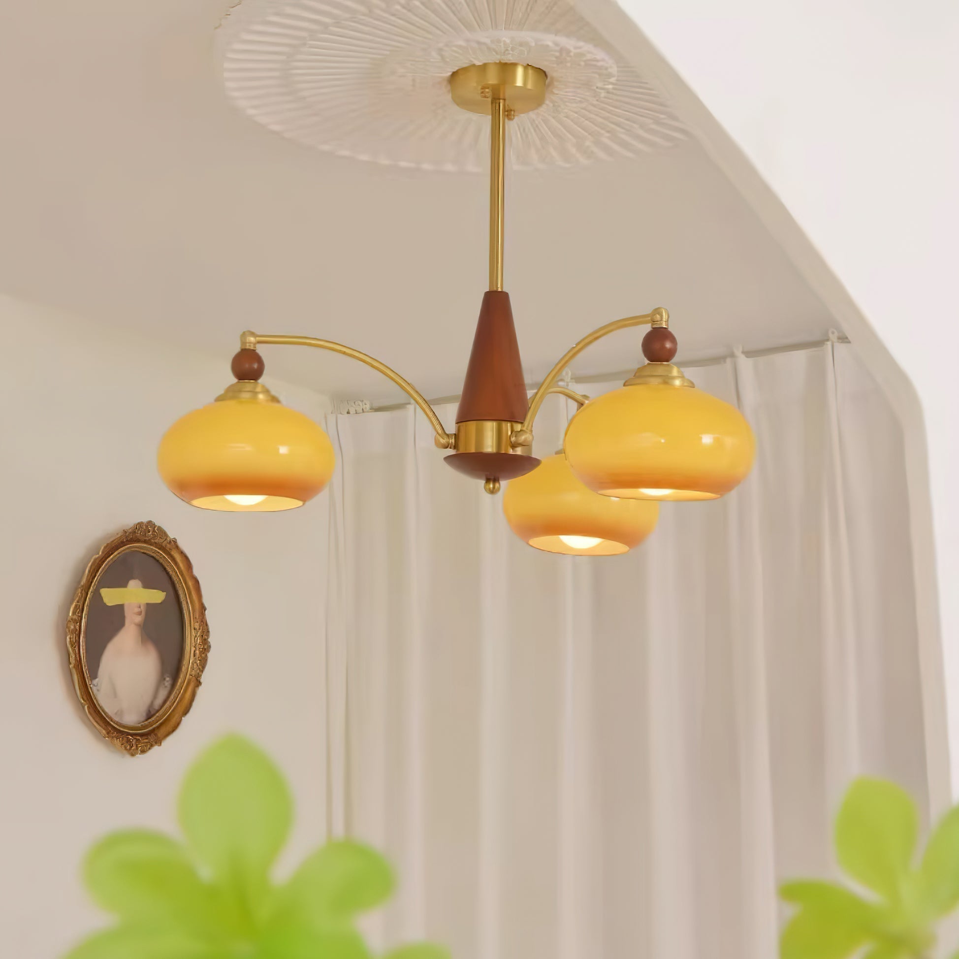 Suspension vintage dorée à globes jaunes multiples