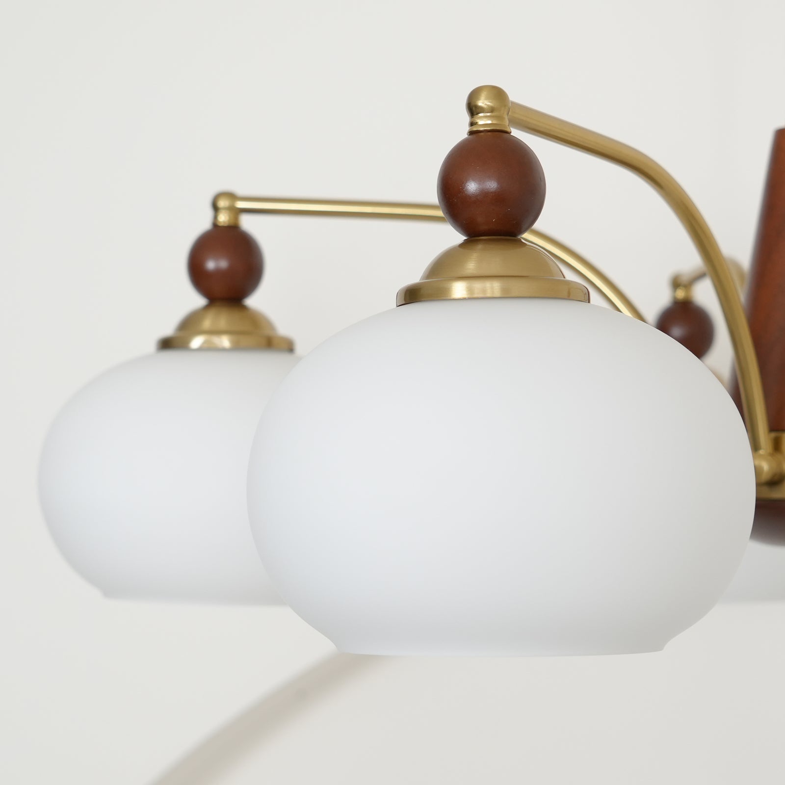 Suspension vintage dorée à globes jaunes multiples