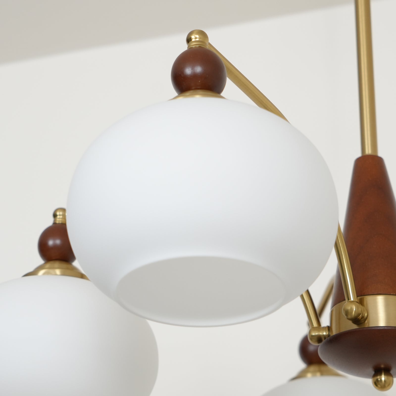 Suspension vintage dorée à globes jaunes multiples