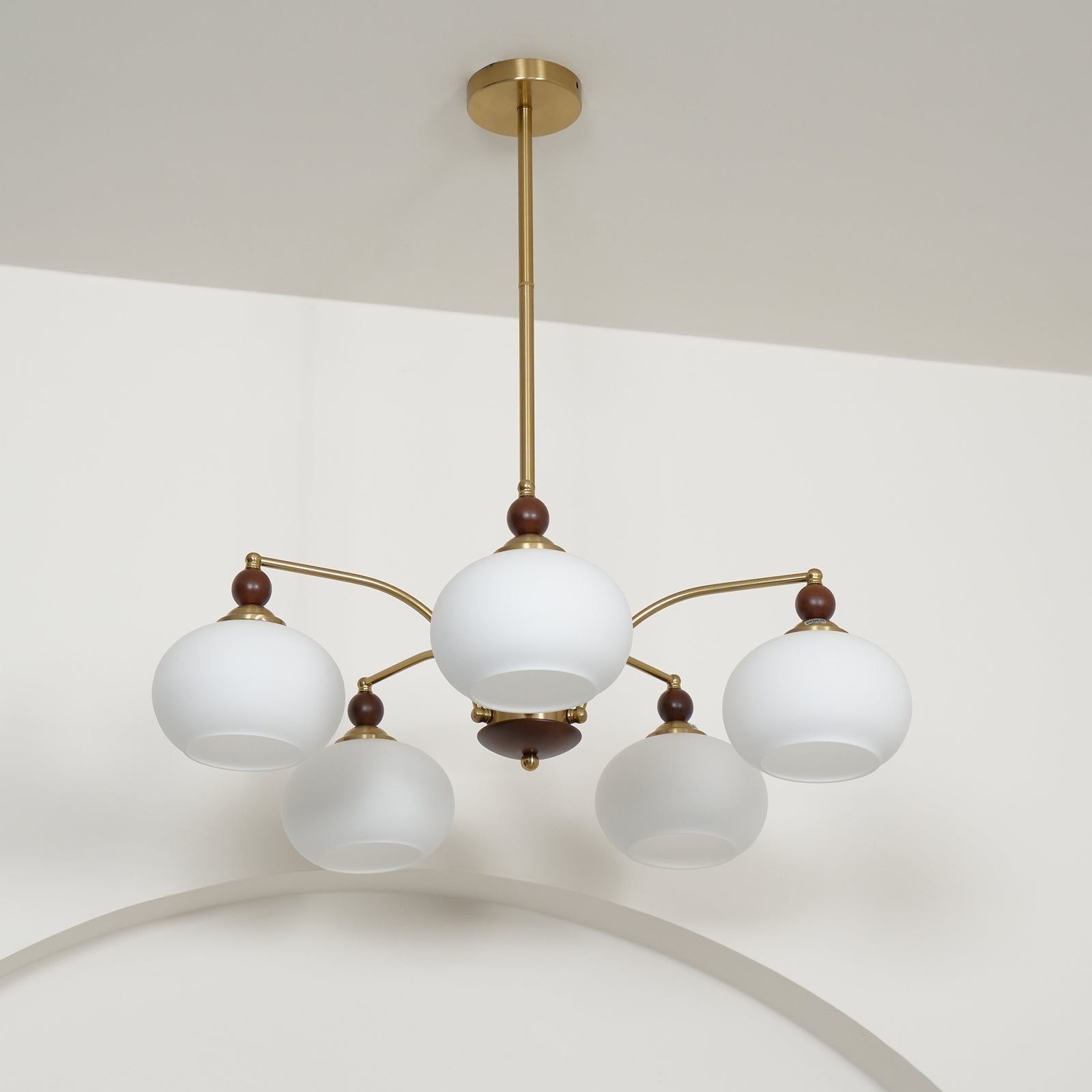 Suspension vintage dorée à globes jaunes multiples