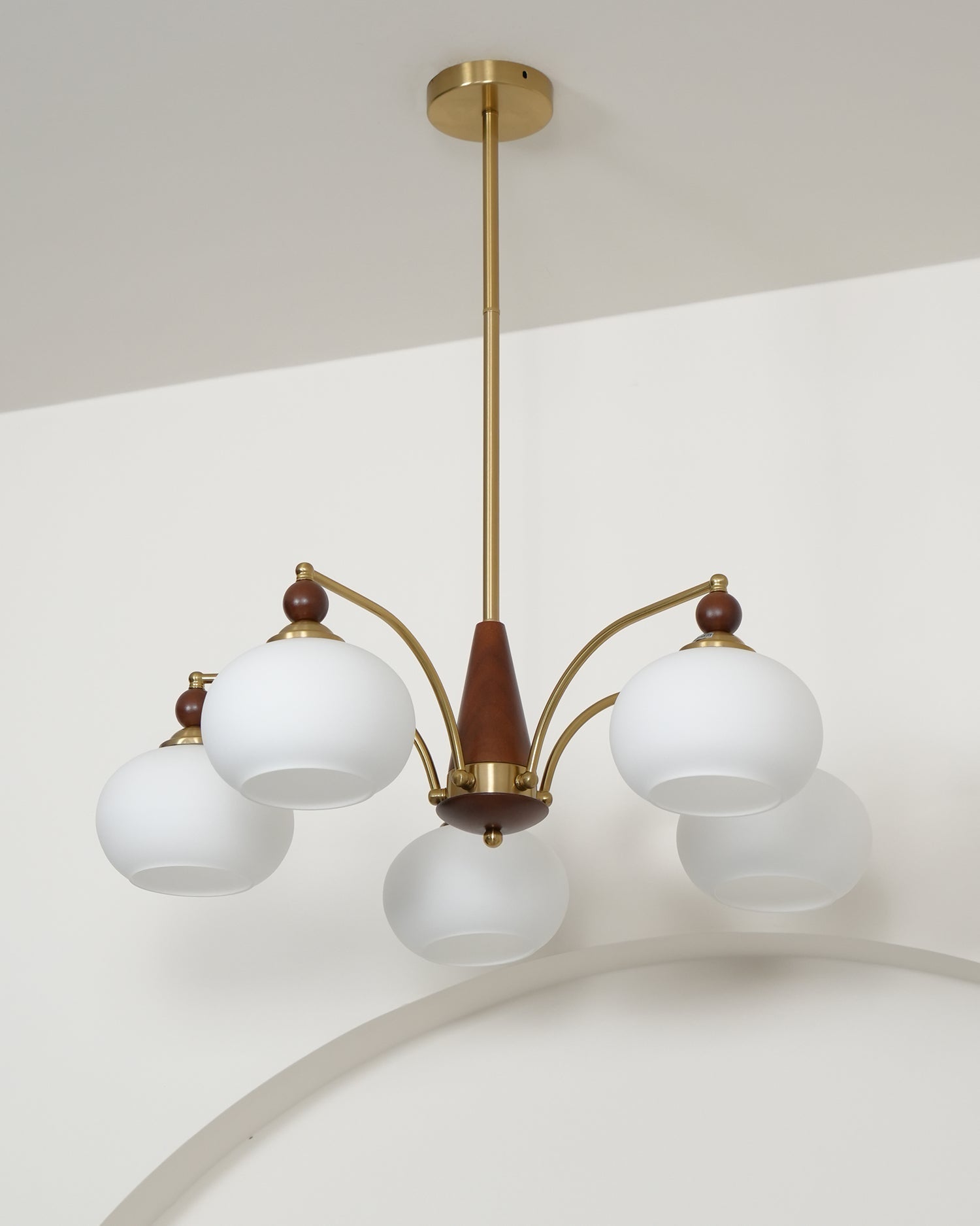 Suspension vintage dorée à globes jaunes multiples