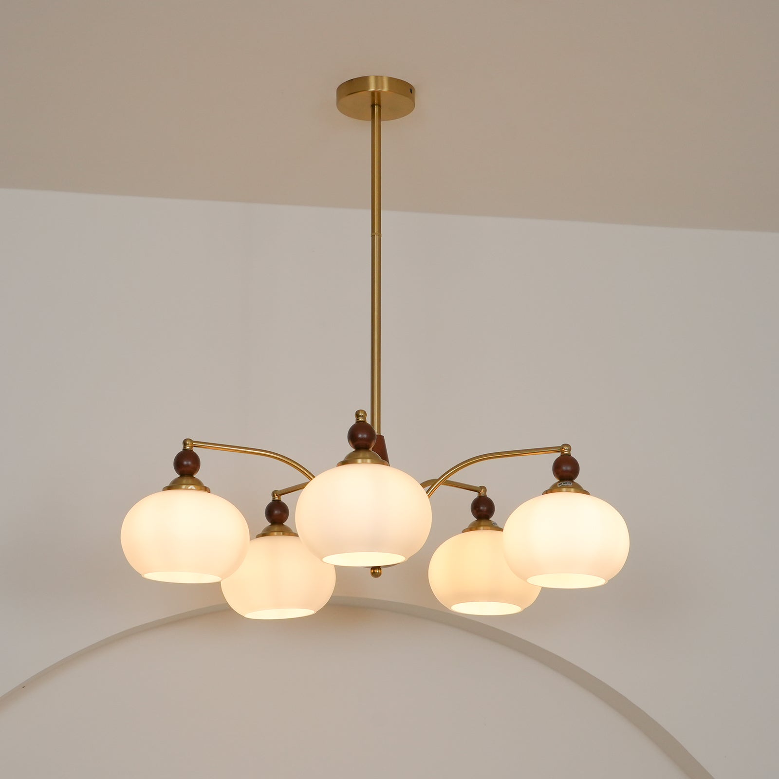 Suspension vintage dorée à globes jaunes multiples