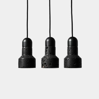 Suspension design minimaliste en pierre volcanique noire