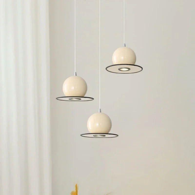 Suspension design moderne boule métal et verre blanc