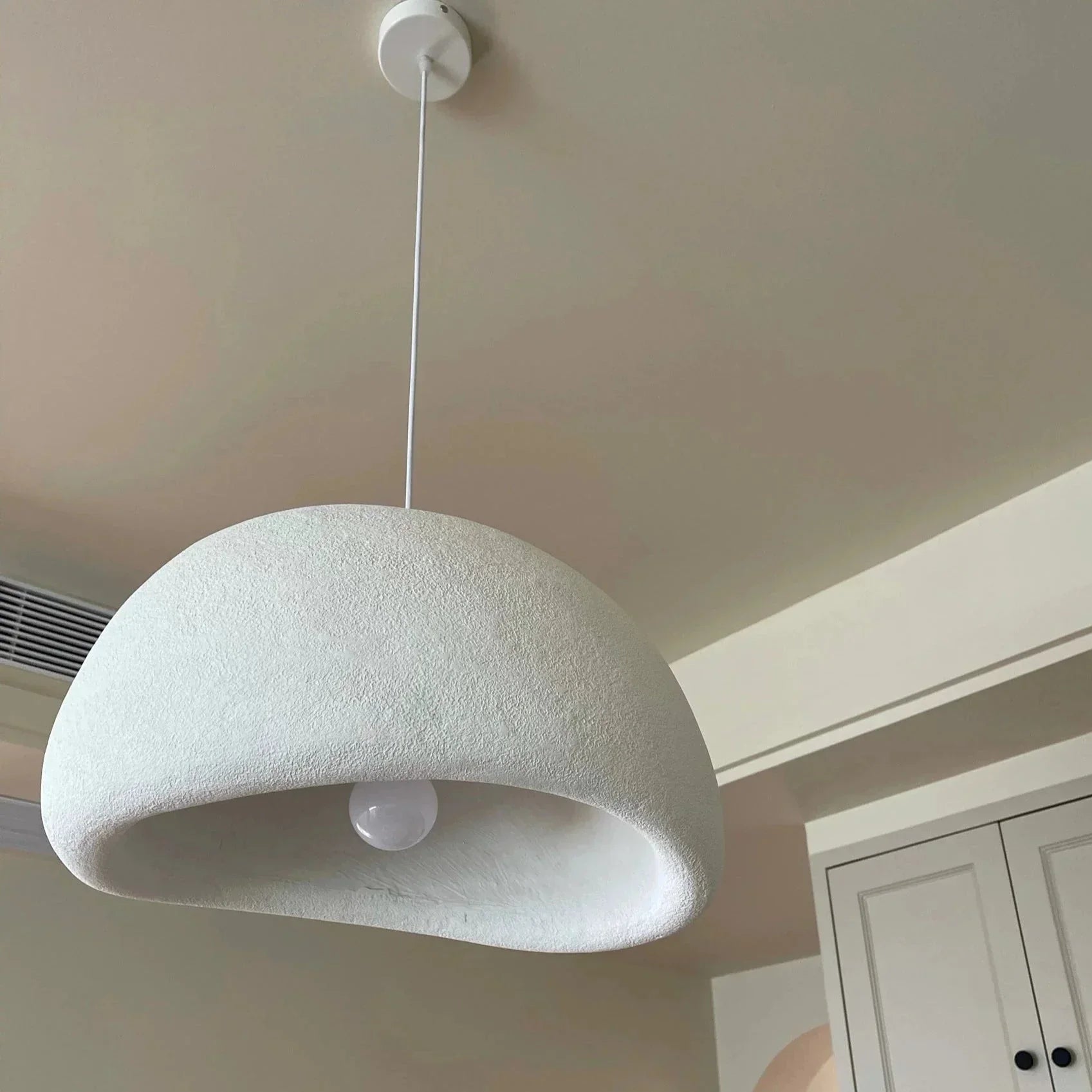 Suspension design moderne en résine blanche Wabi Sabi