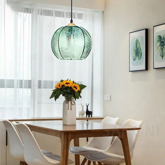 Suspension verre strié vert design moderne nordique