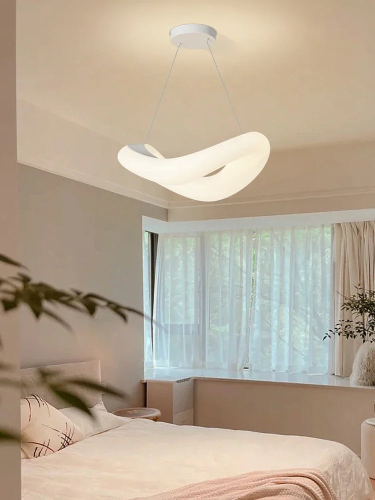 Suspension design moderne ondulante en métal blanc