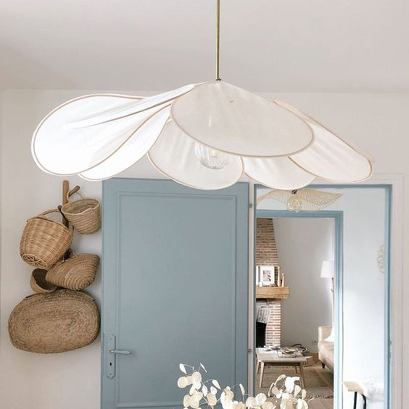 Suspension pétales design moderne en tissu blanc