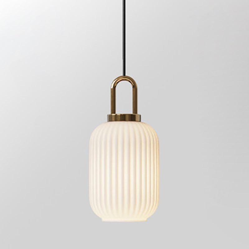 Suspension design verre cannelé et finition dorée