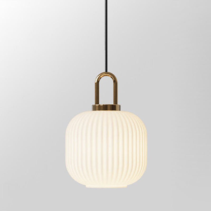 Suspension design verre cannelé et finition dorée