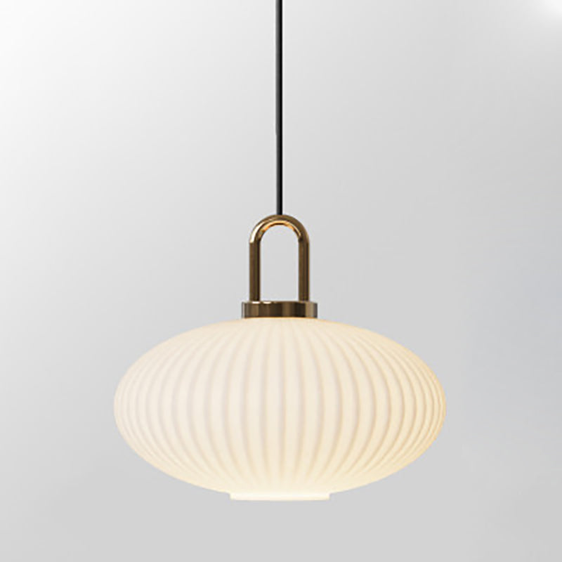 Suspension design verre cannelé et finition dorée