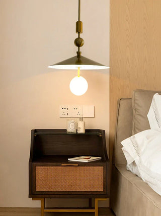 Suspension design moderne dorée avec abat-jour conique