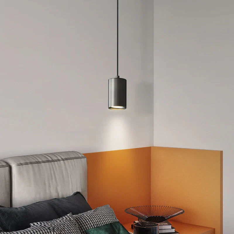 Suspension design minimaliste en métal doré