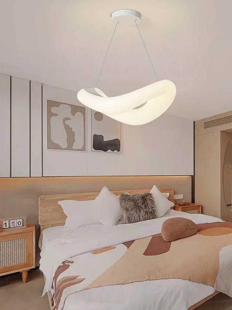 Suspension design moderne ondulante en métal blanc