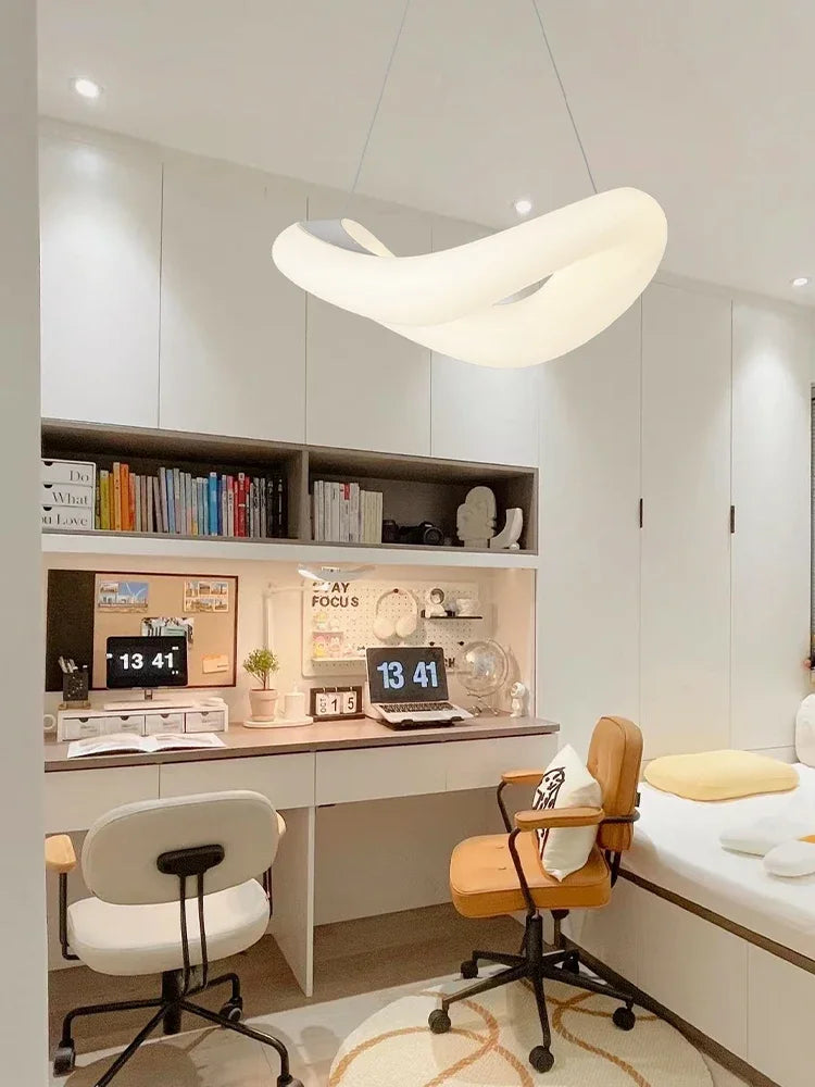 Suspension design moderne ondulante en métal blanc