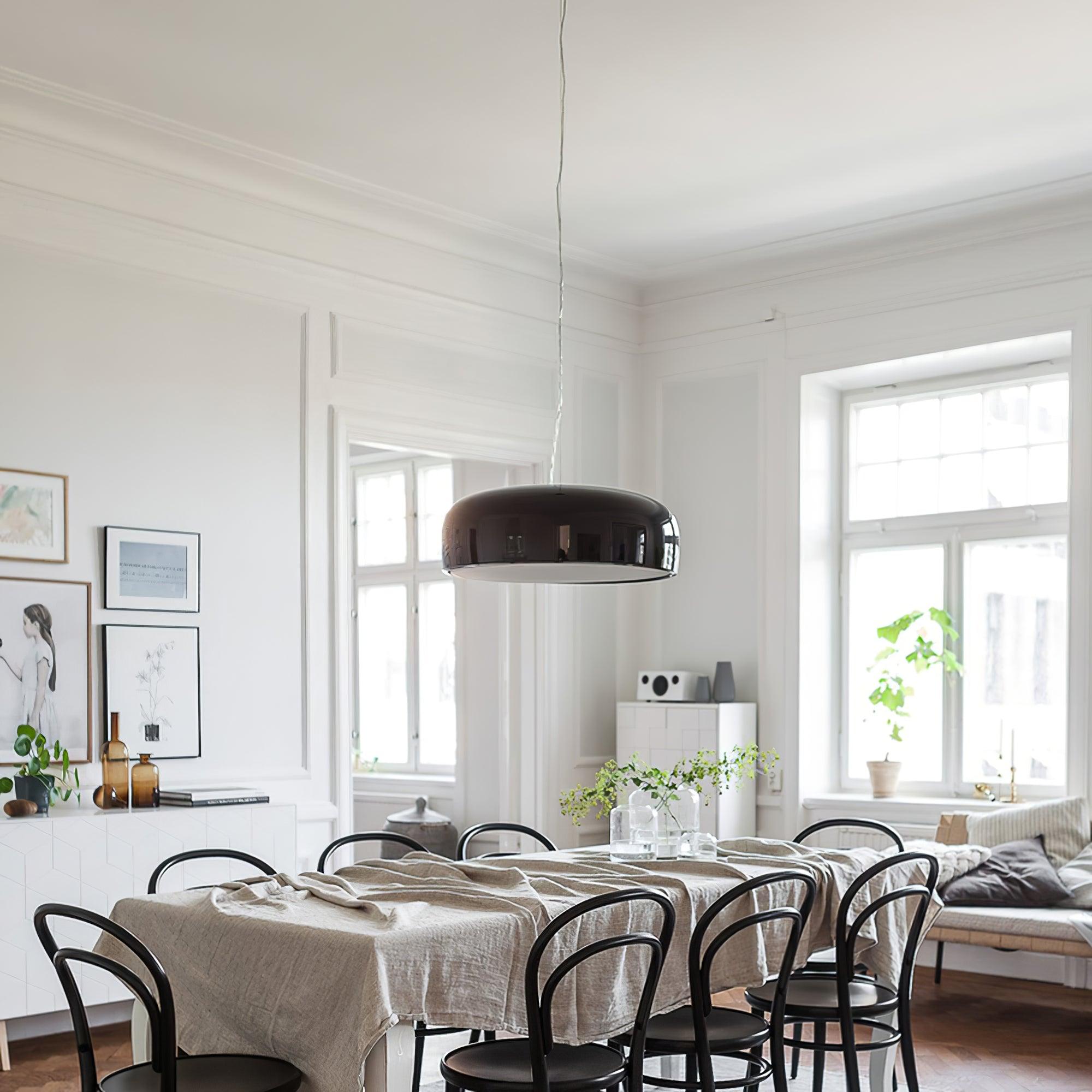 Suspension design moderne en métal noir brillant