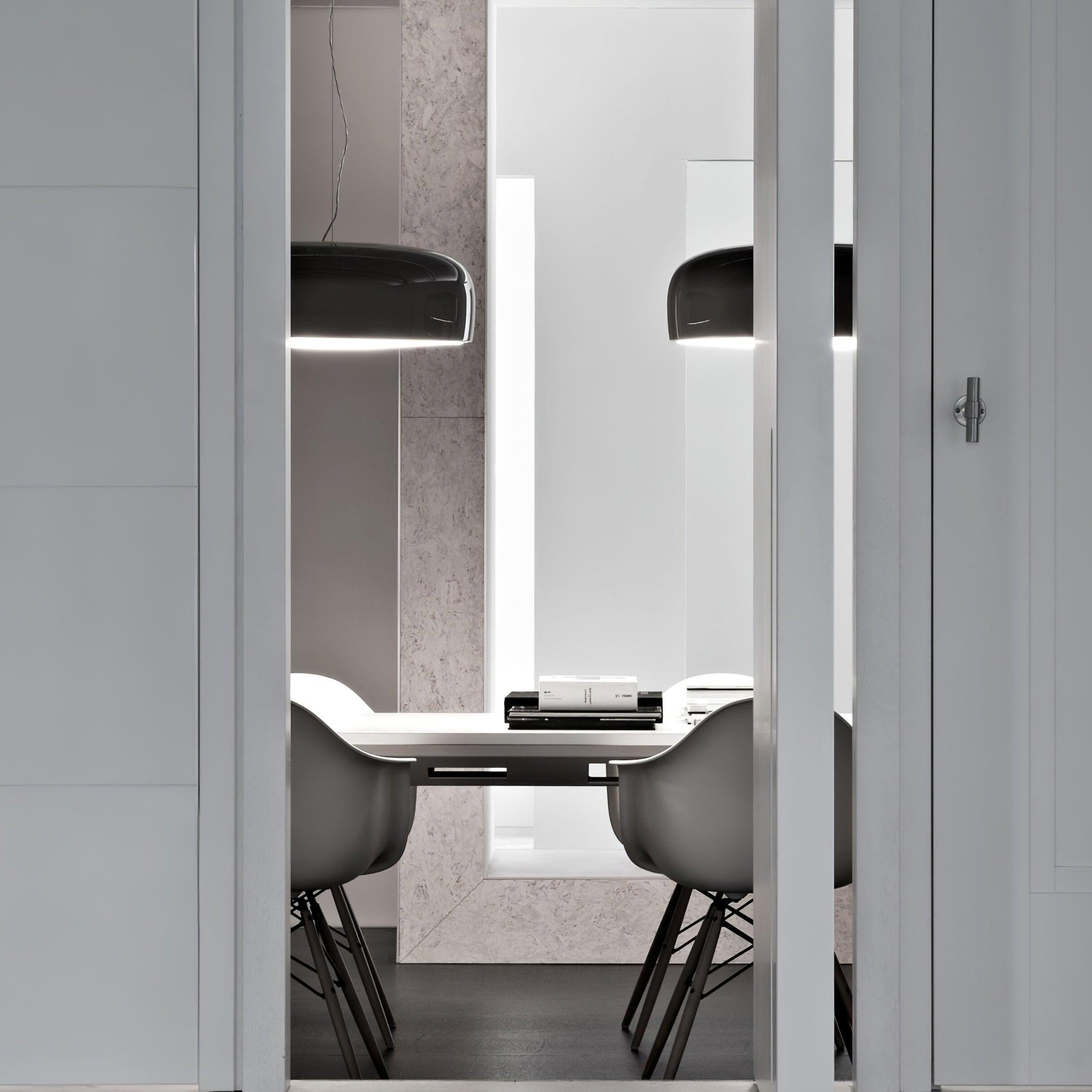 Suspension design moderne en métal noir brillant